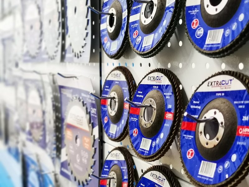 Flap discs and diamond saw blades on the sample-room display